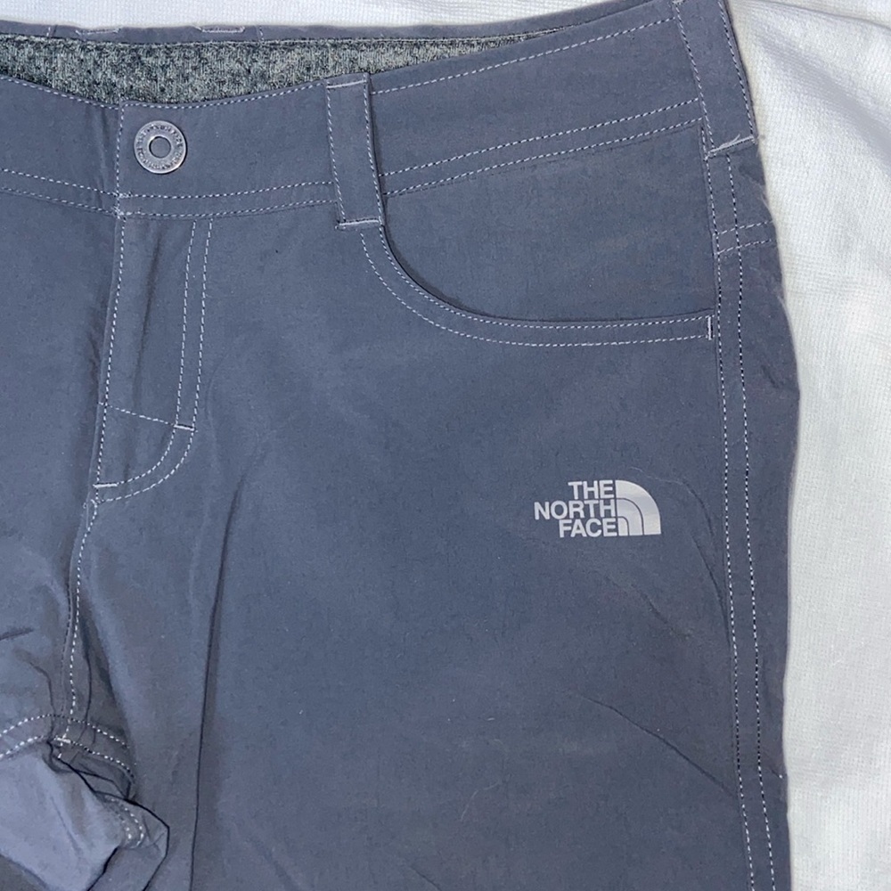 The North Face gray stretchy DWR UPF Bermuda shorts size‎ 4 - Picture 4 of 12